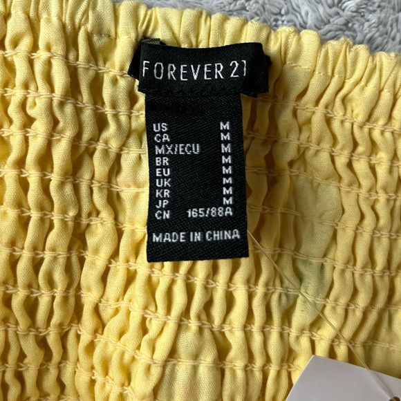 Embroidered Crop Top. Yellow Cropped tank with white embroidered flowers - Picture 3 of 4